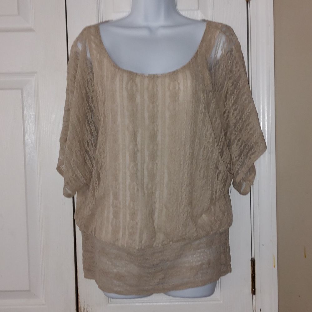 Studio Y cream  lacey overlay wide band hem  Sz M